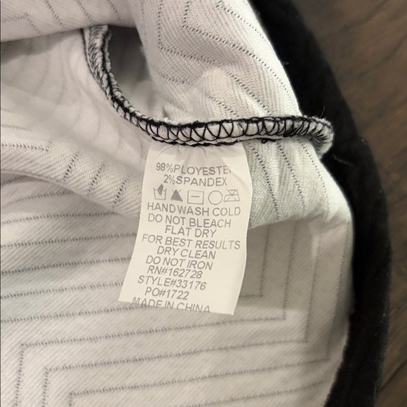 New With Tags Boutique Voy Black Quilted Flutter Sleeve Top Sz M - Picture 10 of 12